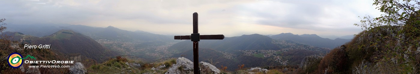 63 Croce lignea panoramica sull'altopiano .jpg